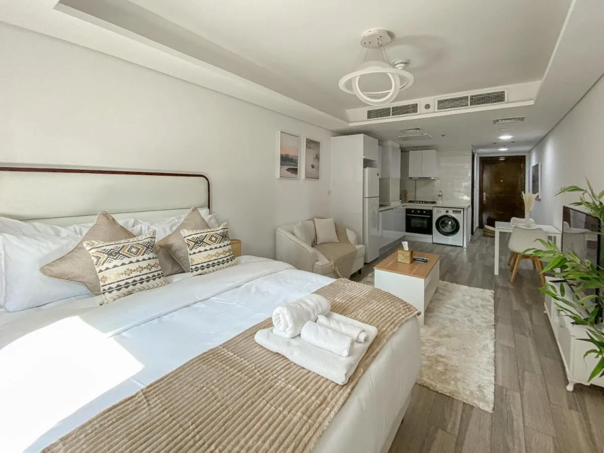 Image 1 of Trophy – Grand Bliss Suite