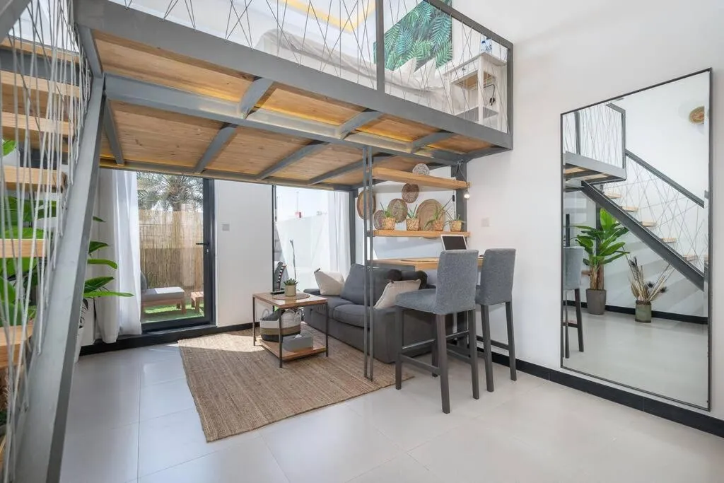 Image of Tropical Loft with working station in JVC