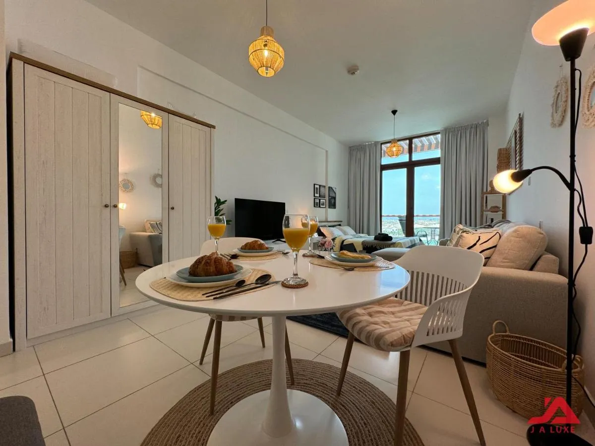 Image 4 of Unique Panoramic Sea View Studio in Palm Jumeirah