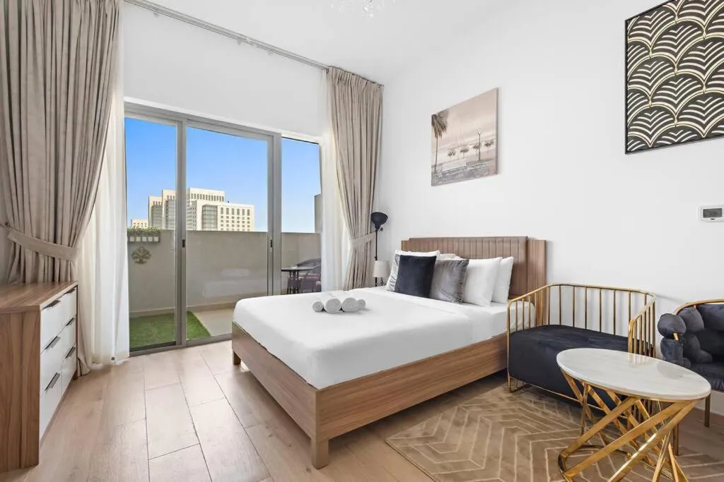 Image of Upmarket Apartment with a Pool, Gym & Private Balcony
