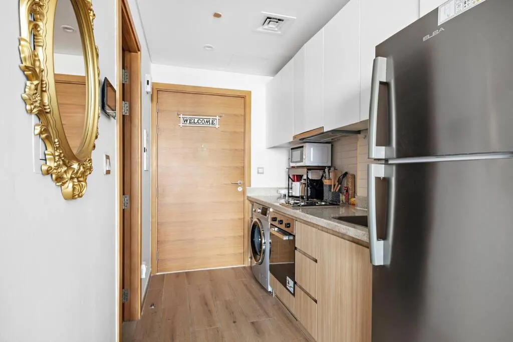 Image 4 of Upmarket Apartment with a Pool, Gym & Private Balcony