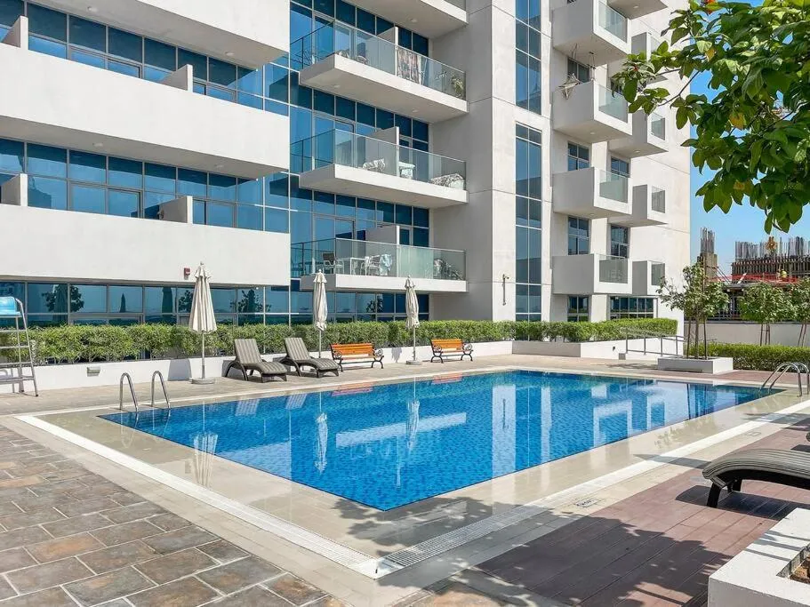 Image 3 of Upmarket Apartment with a Pool, Gym & Private Balcony