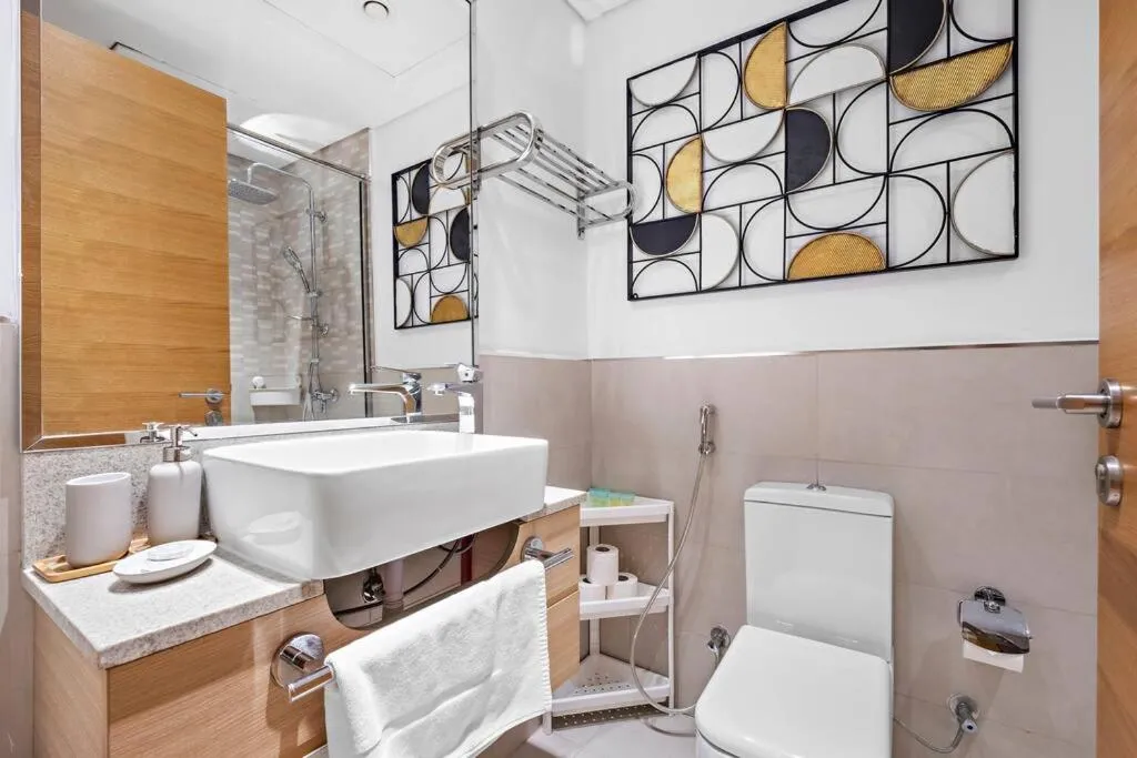 Image 2 of Upmarket Apartment with a Pool, Gym & Private Balcony