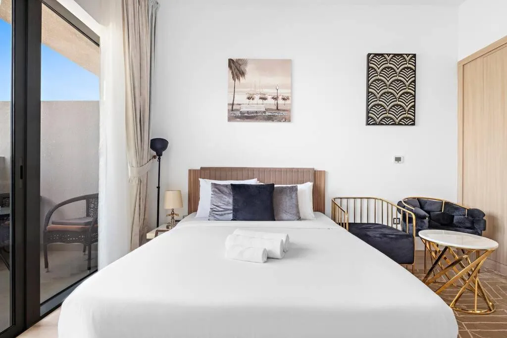 Image 1 of Upmarket Apartment with a Pool, Gym & Private Balcony