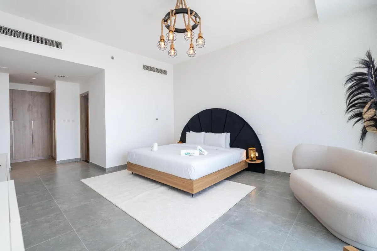 Image 5 of Urban tropic 3 bedroom apartment with full sea view by Suiteable Interiors