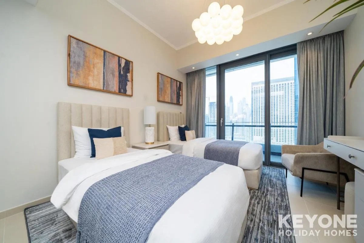 Image 6 of Vibrant Two Bedroom with Full Marina View