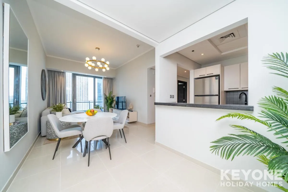 Image 4 of Vibrant Two Bedroom with Full Marina View