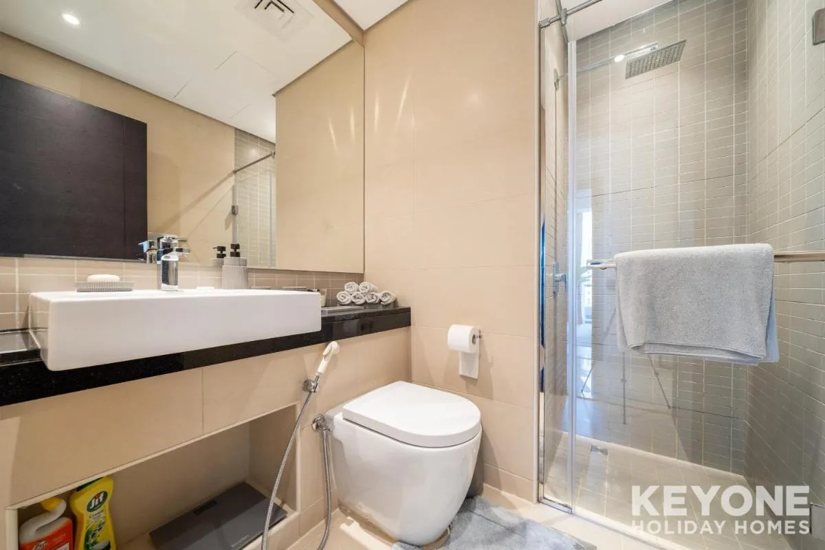 Image 2 of Vibrant Two Bedroom with Full Marina View