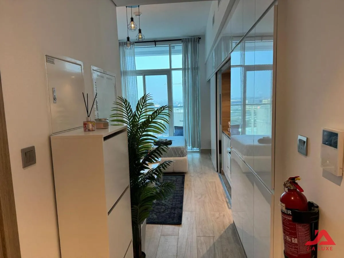 Image 2 of Warm Cozy Partial Sea View Studio in Dubai Marina