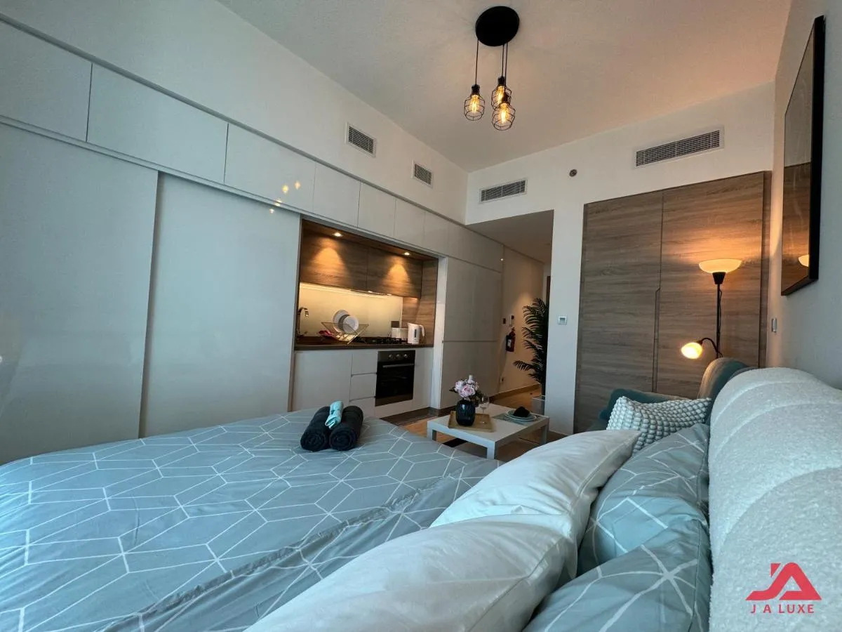 Image 1 of Warm Cozy Partial Sea View Studio in Dubai Marina
