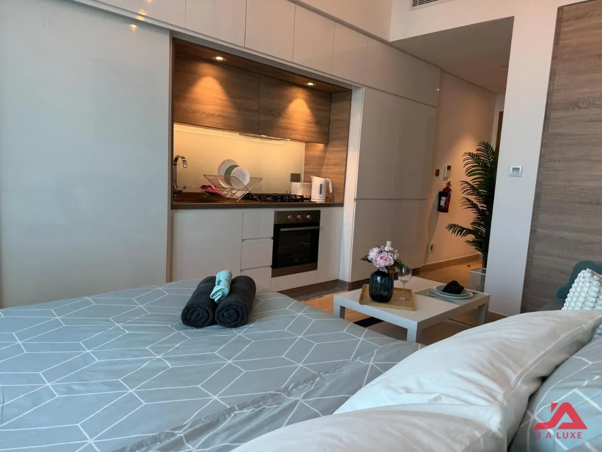 Image 3 of Warm Cozy Partial Sea View Studio in Dubai Marina
