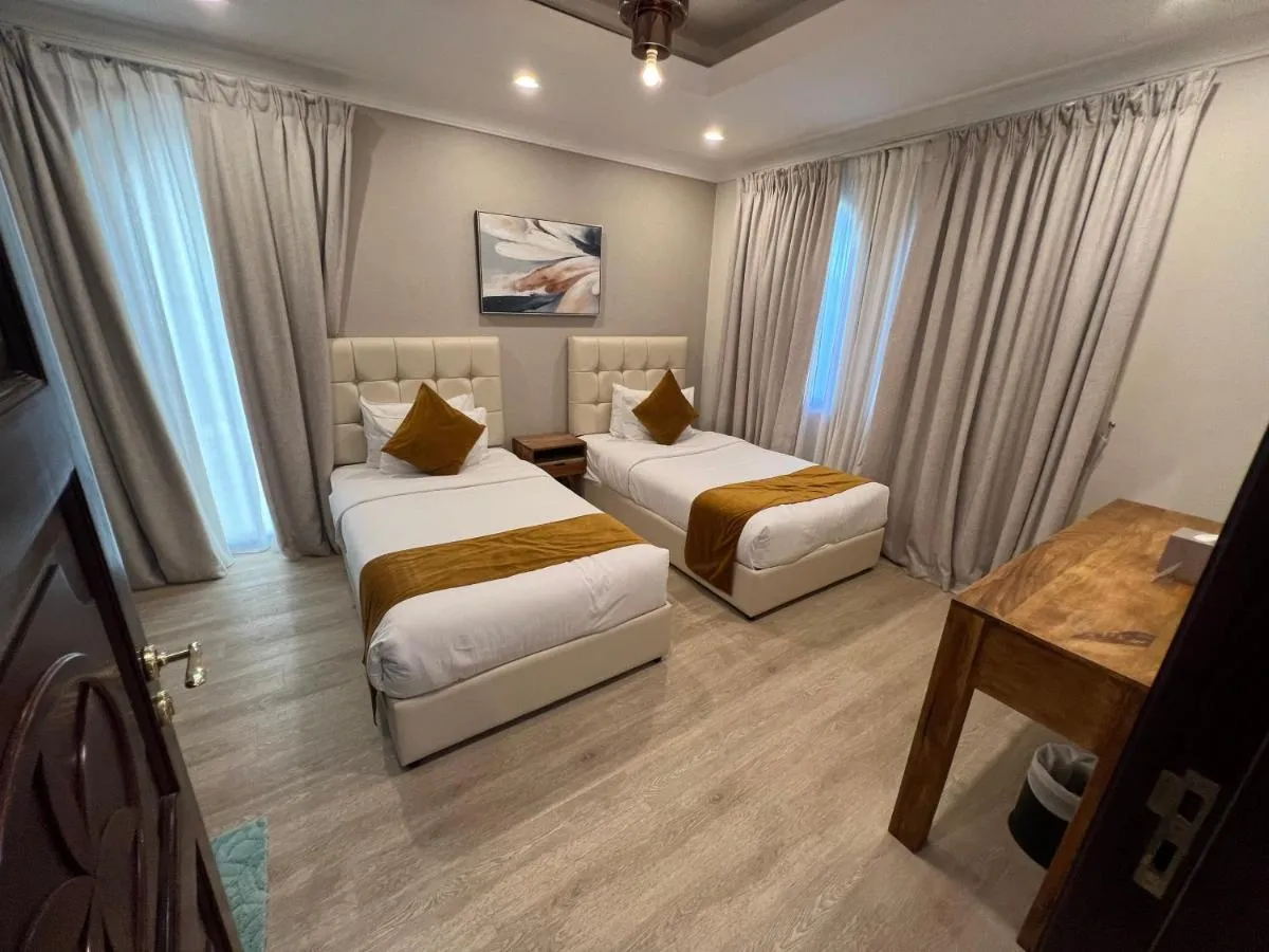 Image 5 of palm jumeirah Party villa’s private beach
