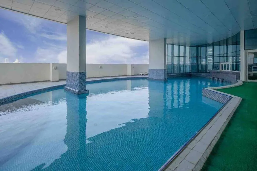 Image 1 of spacious luxury condo with astonishing lake view!