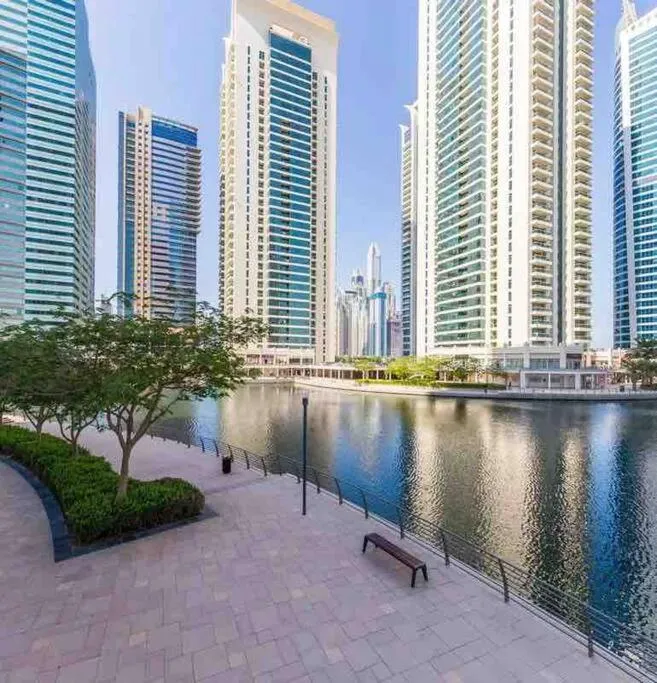 Image 6 of spacious luxury condo with astonishing lake view!