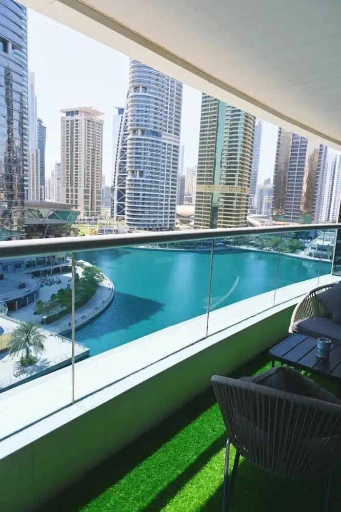 Image 3 of spacious luxury condo with astonishing lake view!